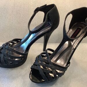 Material Girl Black Glitter High Heeled Platform Sandals T Strap Size 10
